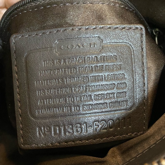 COACH Ashley Signature Shoulder Bag. In great condition! - Picture 9 of 9